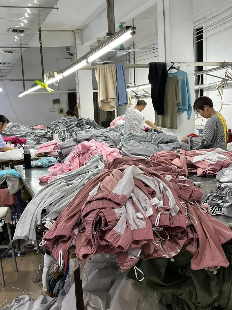 初創(chuàng)服裝品牌與工廠合作打樣全攻略 從理想到現(xiàn)實(shí)的制衣之路